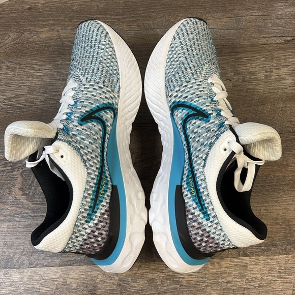 Like NEW Nike React Infinity 3 Style DH5392-102 Size 10 main image 3